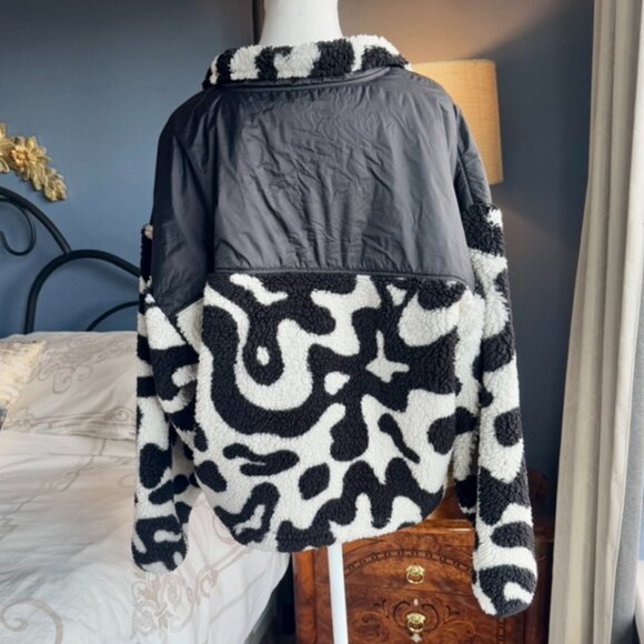 White and Black Swirl Sherpa Pullover Fleece - Picture 5 of 10